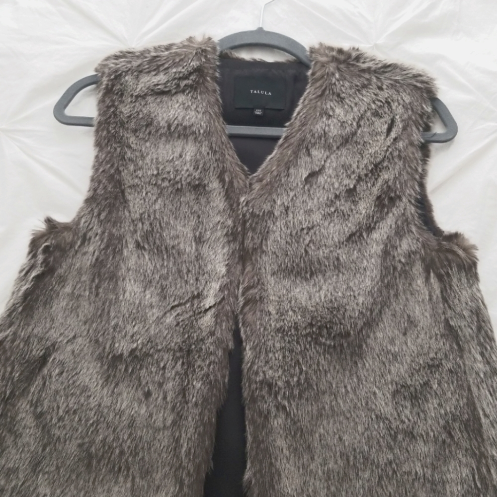 Aritzia Talula Faux Fur Vest